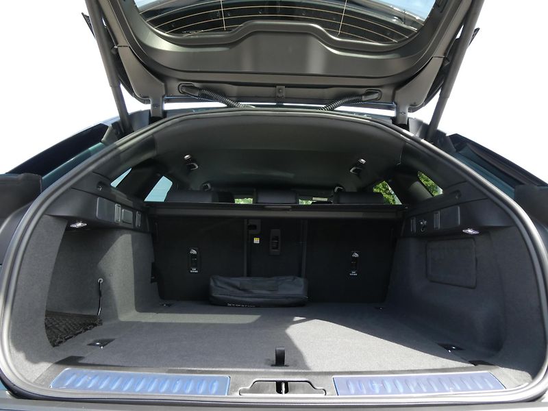 Land Rover Range Rover Velar (2026) 2,0 S D200 - fotka 31 z 35