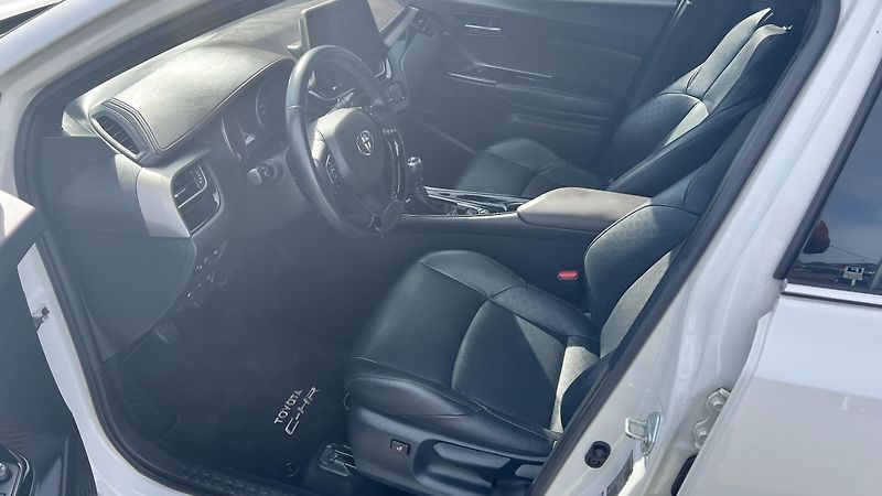 Toyota C-HR 1.2 Turbo EXECUTIVE - fotka 7 z 13