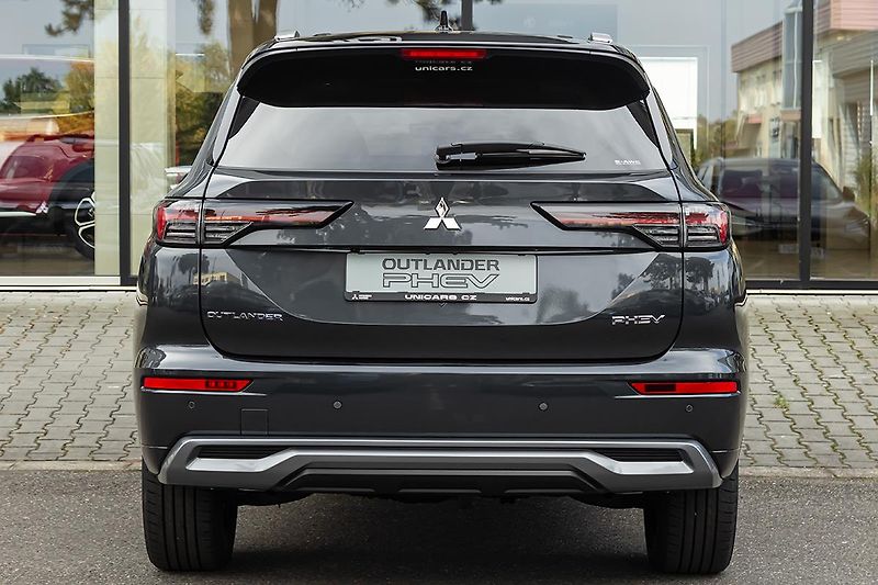 Mitsubishi Outlander (2025) 2,4 PHEV 4WD  Instyle - fotka 8 z 26