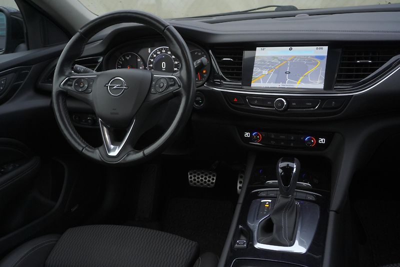 Opel Insignia (2017) INSIGNIA  2,0T154kW SPORTS 4x4 - fotka 22 z 30