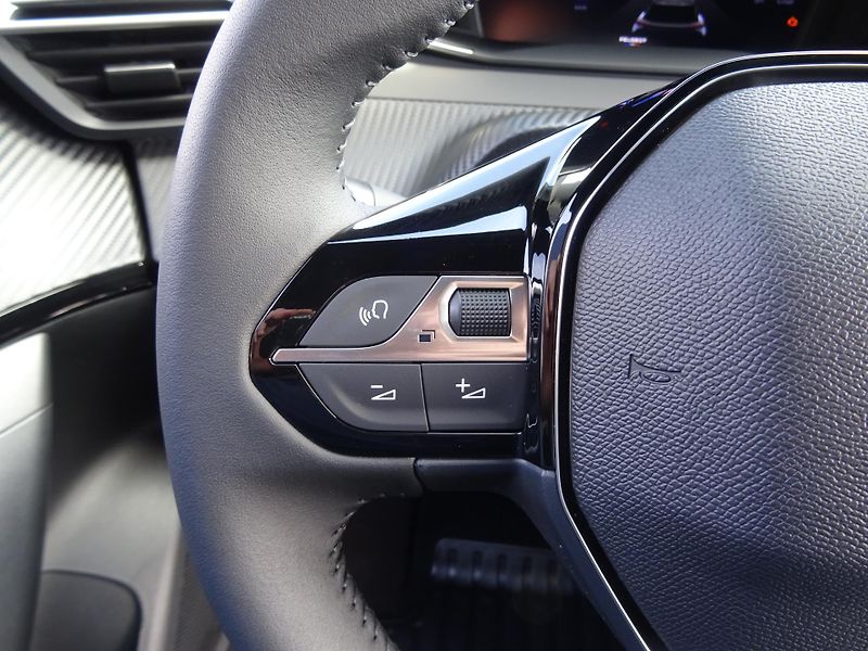 Peugeot 2008 (2026) ALLURE Hybrid 145k e-DCS6 - fotka 20 z 42