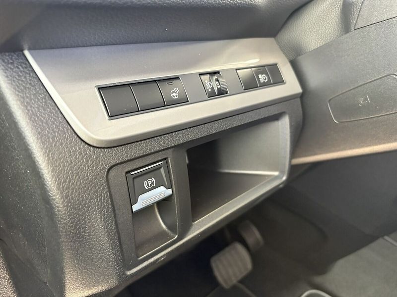 Toyota ProAce Verso 2,2 L1 2,0D AT8 7S VIP - fotka 15 z 37