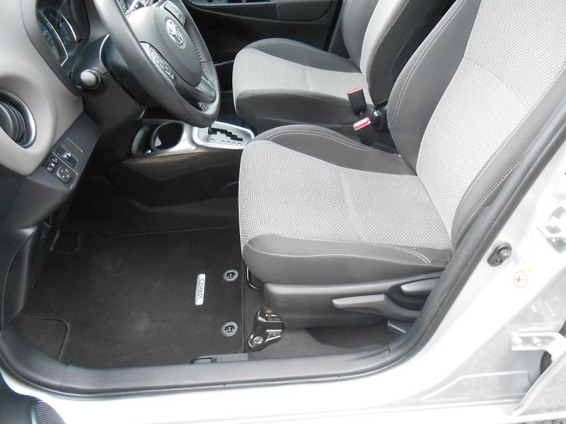 Toyota Yaris 1.5VVTiHybrid,NAVI,KAMERA,AUT - fotka 23 z 39