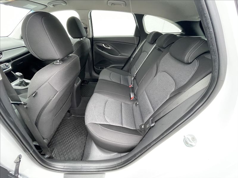 Hyundai i30 1,0 T-GDI Combi Smart PDC - fotka 15 z 22