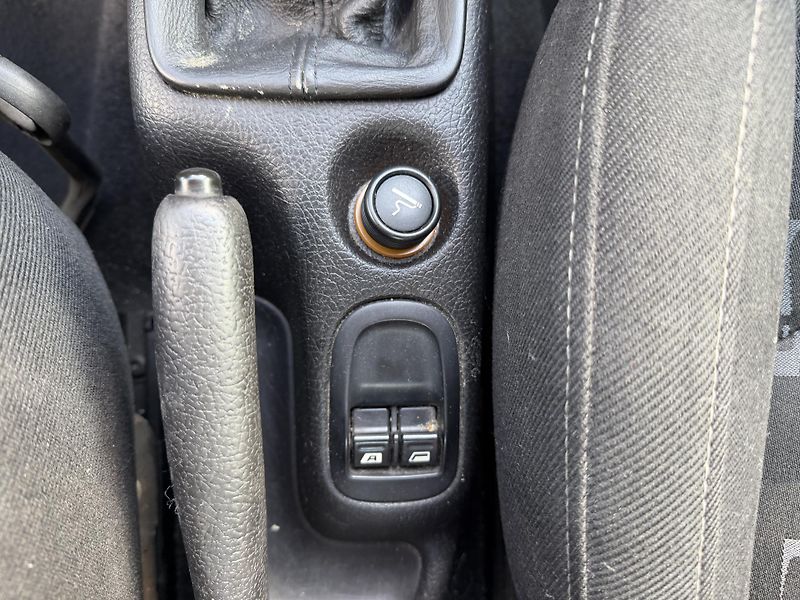 Peugeot 206 2.0 HDI XS - fotka 15 z 17