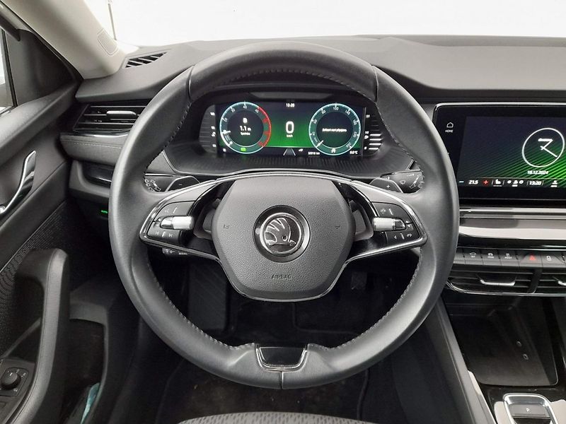 Škoda Octavia COMBI STYLE PLUS 2.0TDI 85KW 7 - fotka 17 z 20