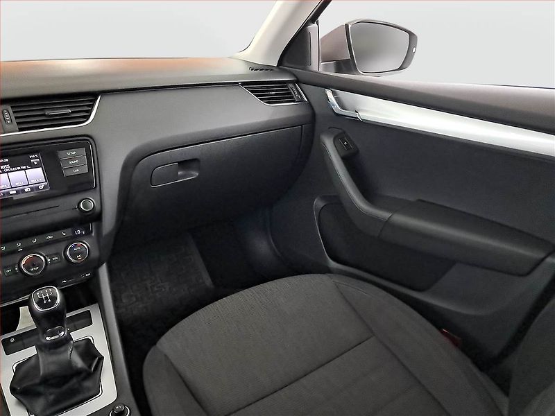 Škoda Octavia (2014) 1.6 TDI, Tempomat - fotka 8 z 19