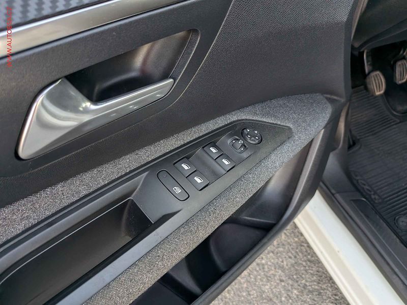 Peugeot 3008 (2018) 1.6HDi, ČR, AC, kamera - fotka 9 z 15