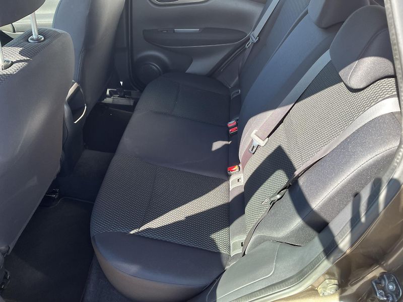 Nissan Qashqai 1.2 85 kW ČR - fotka 12 z 29