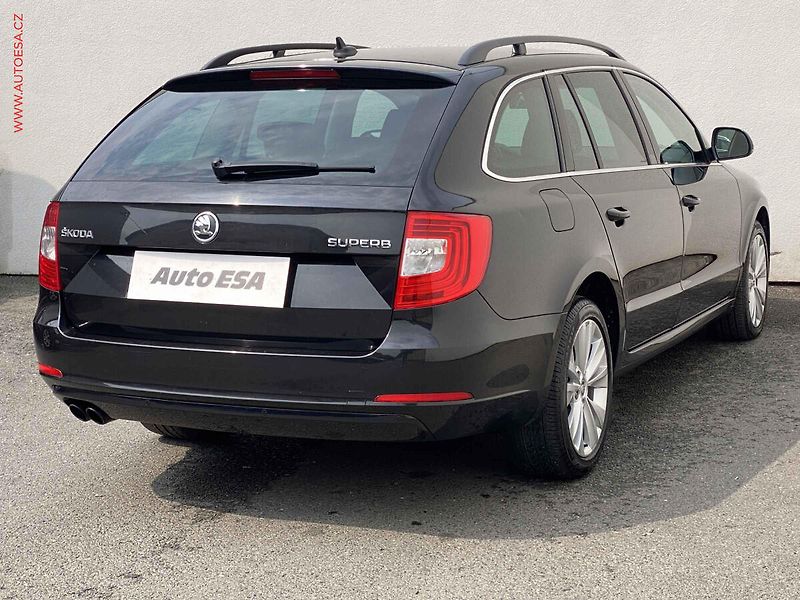 Škoda Superb (2014) 2.0 TDi, ČR, Ambition, bixen - fotka 4 z 20
