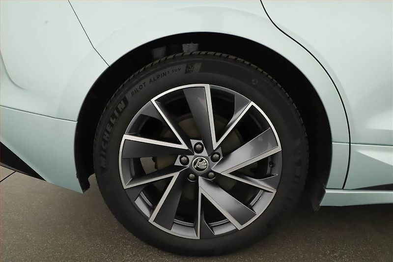 Škoda Enyaq (2022) Sportline 60 (62 kWh), SoH 91% - fotka 12 z 24