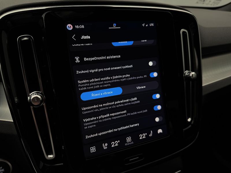 Volvo XC40 B4 DARK ULTRA REZERVACE - fotka 38 z 48