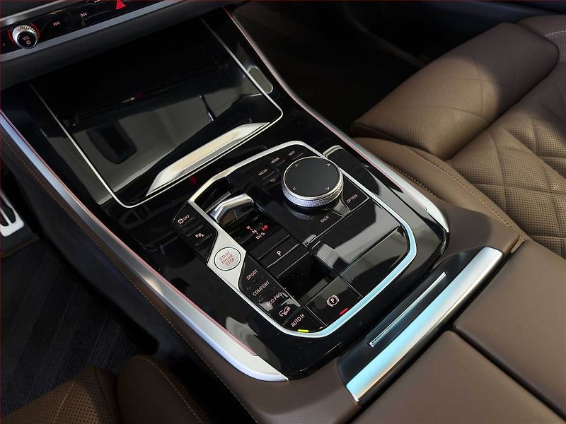 BMW X5 (2025) xDrive40i - fotka 9 z 23