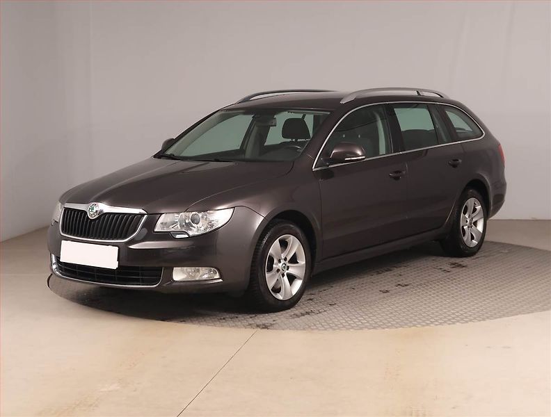 Škoda Superb (2011) 1.4 TSI, Tempomat - fotka 2 z 17