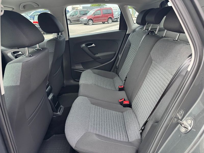 Volkswagen Polo (2011) Comfortline 1,4i 16V 63 Kw - fotka 12 z 28