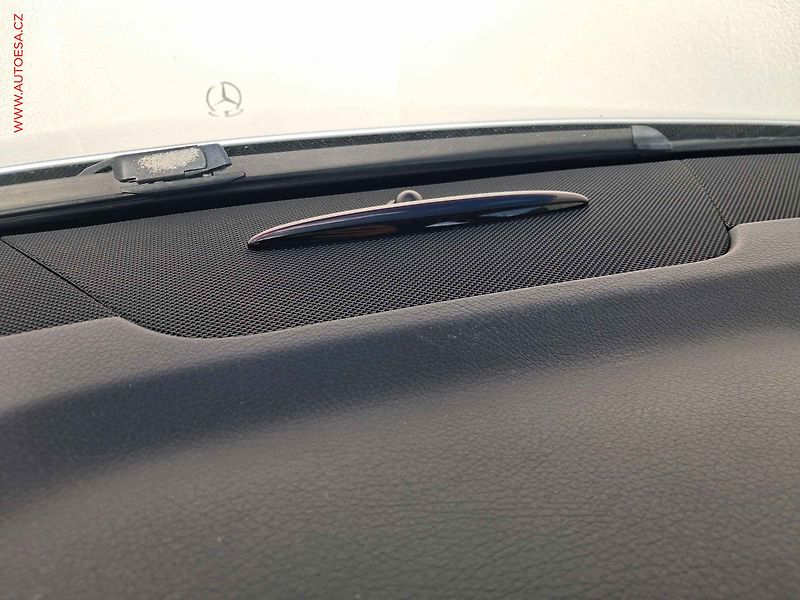 Mercedes-Benz Třídy C (2013) 1.6 C180, AT, TZ, šíbr - fotka 18 z 18