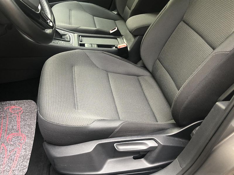 Volkswagen Golf Variant (2013) 1,6TDI DSG Comfortl. Nez. top. - fotka 25 z 65