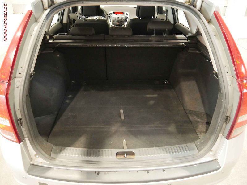 Kia Ceed (2010) 1.6 CRDI, 2.maj,ČR, AC, temp. - fotka 7 z 18