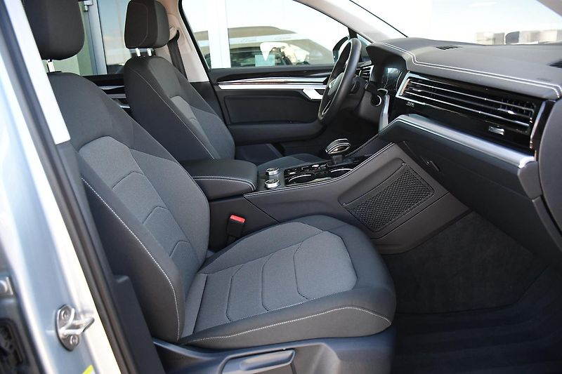 Volkswagen Touareg 3.0TDI 2.SADA KOL ČR - fotka 13 z 54