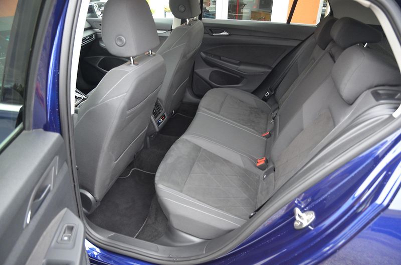Volkswagen Golf (2022) 2.0 TSi 140kW DSG Style iQ-LED - fotka 18 z 50