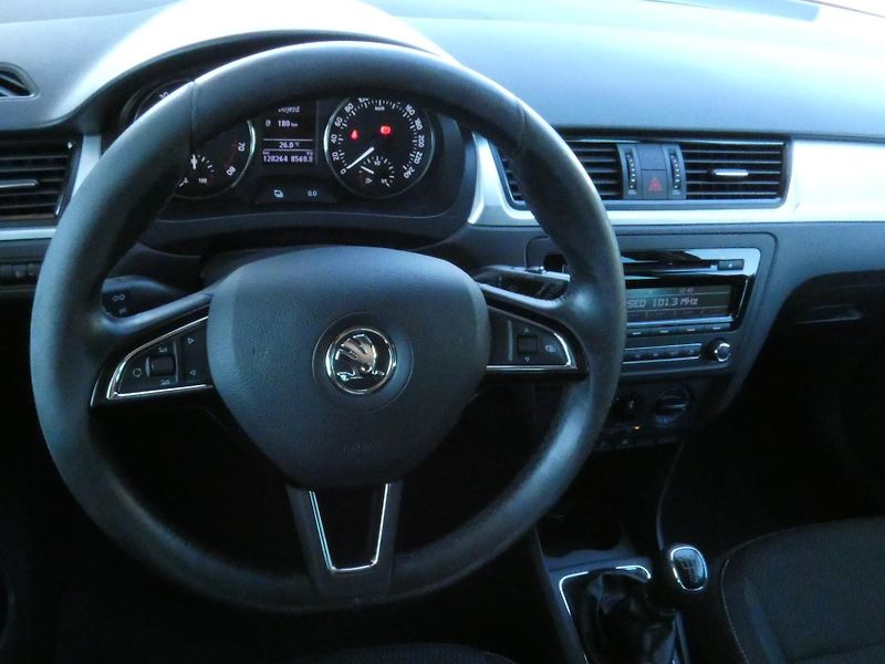 Škoda Rapid AmbitionPlus Fresh 1,2 TSI /63 - fotka 16 z 29