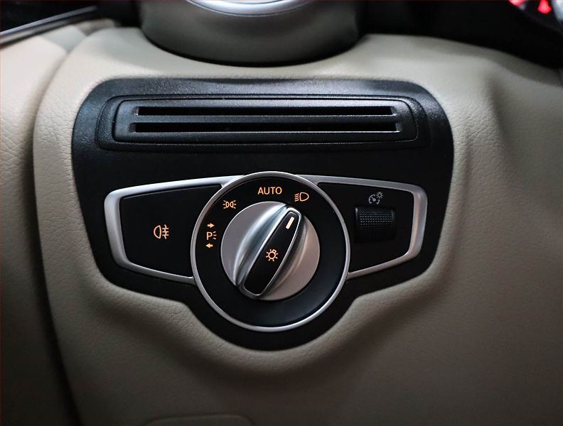 Mercedes-Benz GLC (2018) 300 - fotka 18 z 25