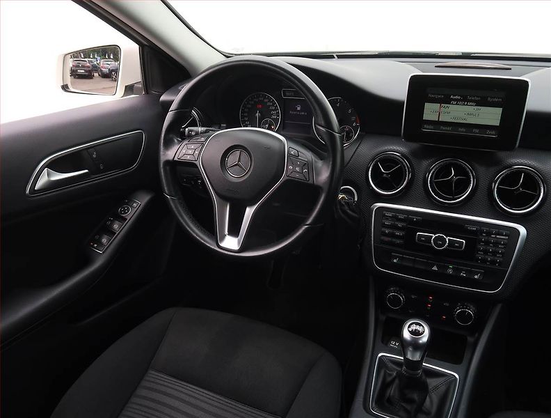 Mercedes-Benz Třídy A (2015) A 180 d, Park. senzory - fotka 7 z 18