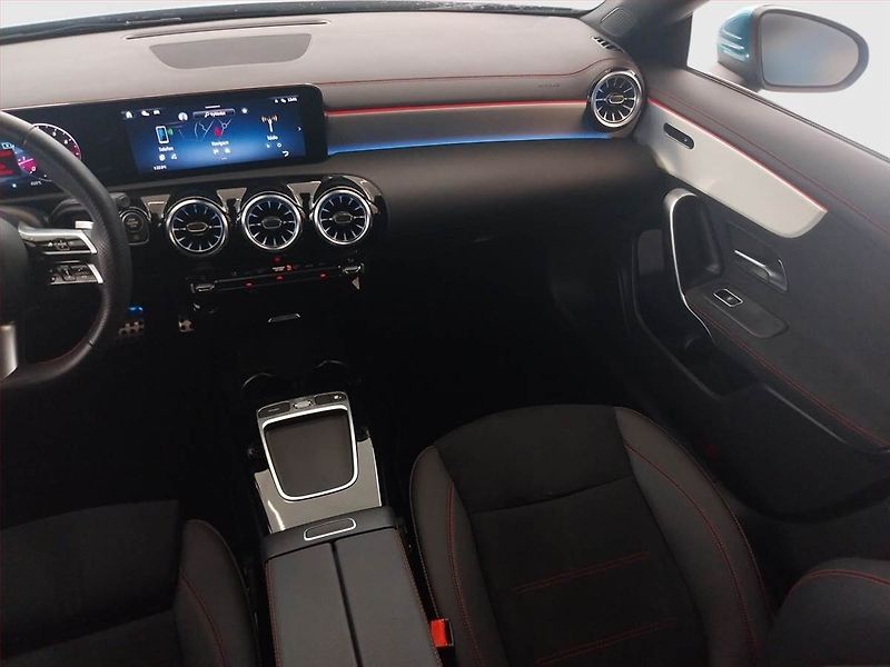 Mercedes-Benz CLA (2024) 180 - fotka 8 z 17