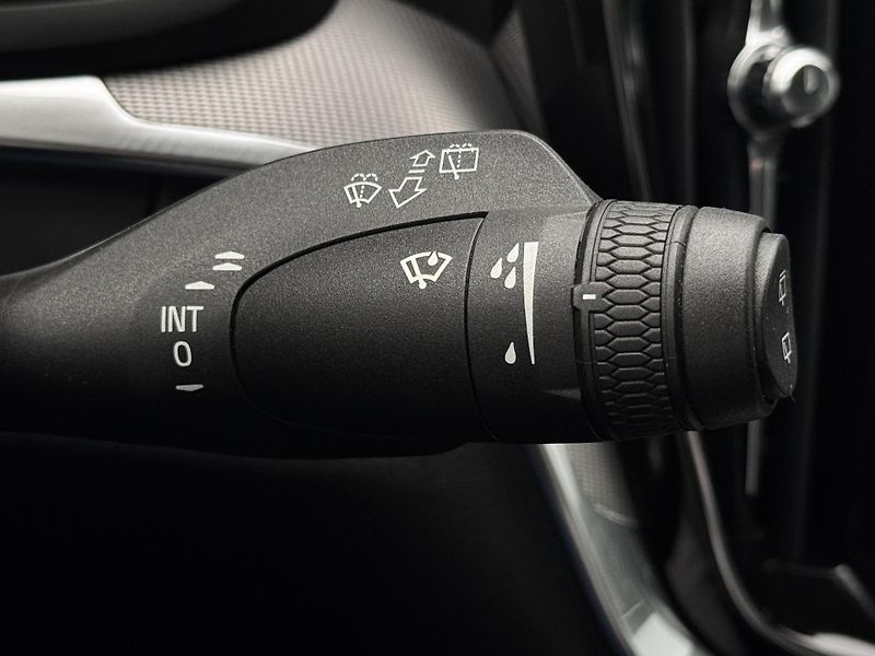 Volvo V60 CC D4 AWD MOMENTUM REZERVACE - fotka 27 z 43