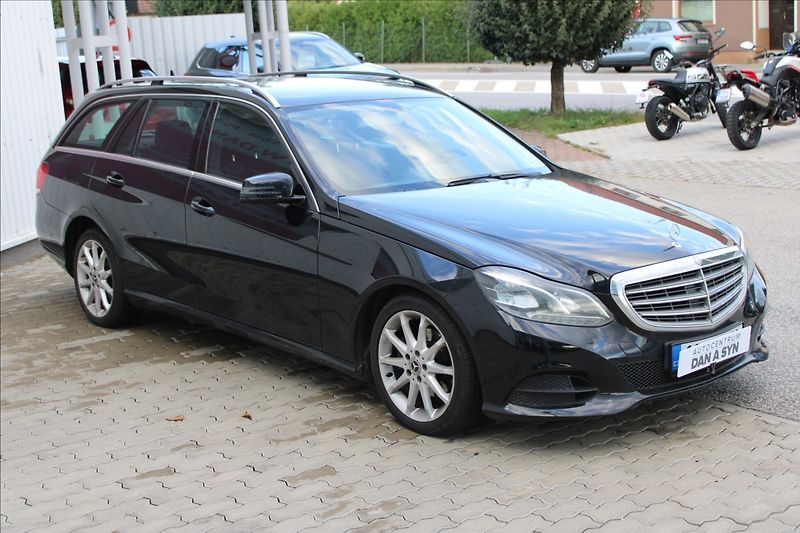 Mercedes-Benz Třídy E 2,1 200 BLUETEC At. - fotka 2 z 4