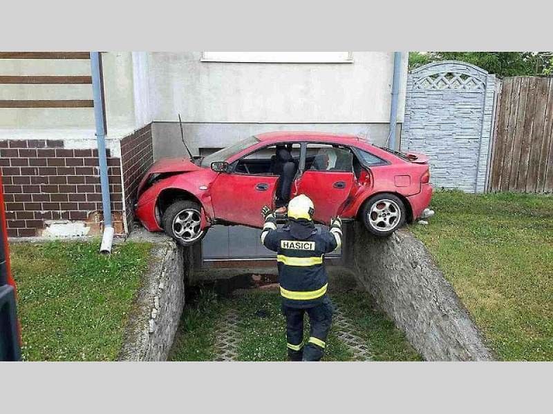 Kuriózní nehody z českých silnic.