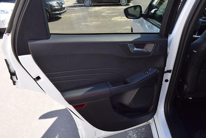 Ford Kuga (2022) 2.5 DURATEC PHEV 112kw e-CVT - fotka 17 z 50