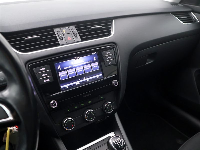 Škoda Octavia 1,6 TDI 85kW CZ Ambition 2.Maj - fotka 19 z 32