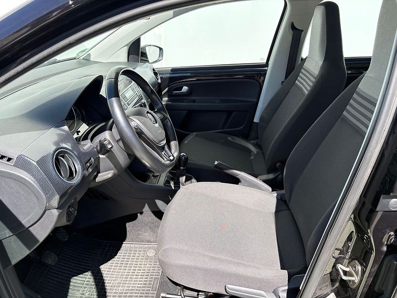Volkswagen up! 1.0, 55kW, Klima, Výhřevy - fotka 6 z 15