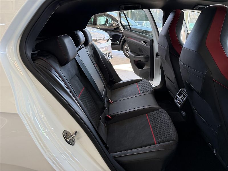 Volkswagen Golf 2,0   GTI EDICE 45 300 PS Akra - fotka 25 z 31