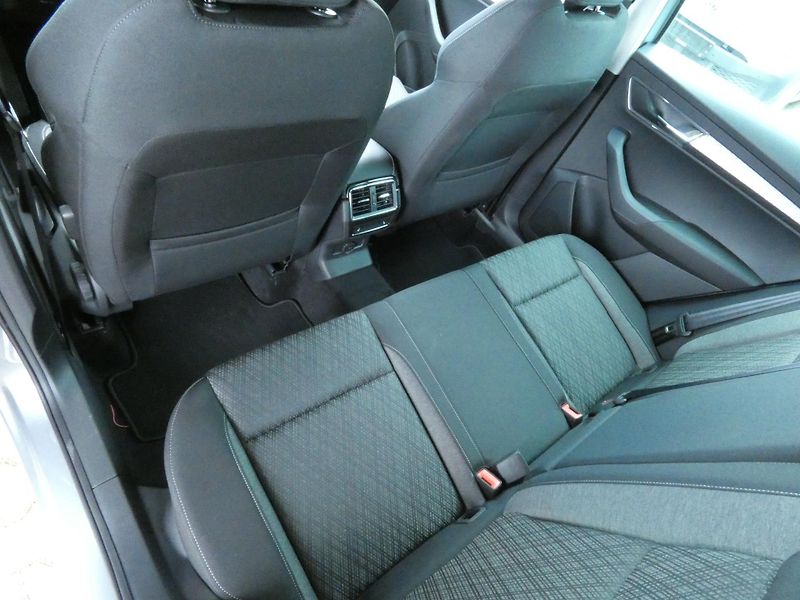 Škoda Karoq (2026) Top Selection 1.5 TSI 110 kW D - fotka 25 z 30