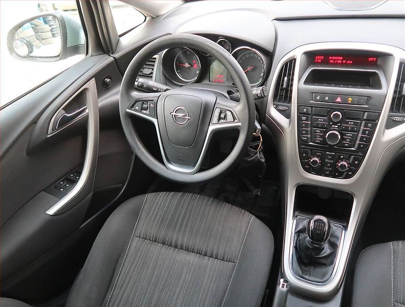 Opel Astra (2011) 1.7 CDTI, po STK, Tažné - fotka 7 z 13