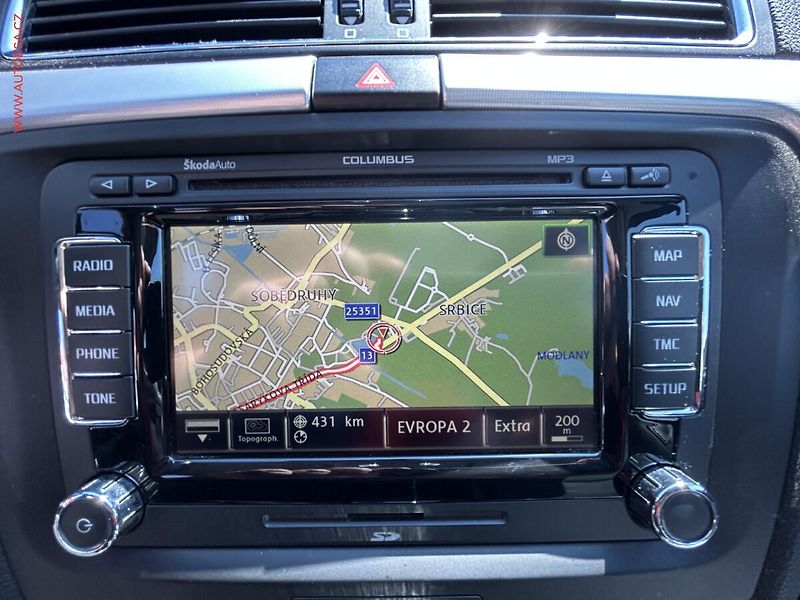 Škoda Superb (2011) 2.0 TDi, DSG, navi - fotka 16 z 19