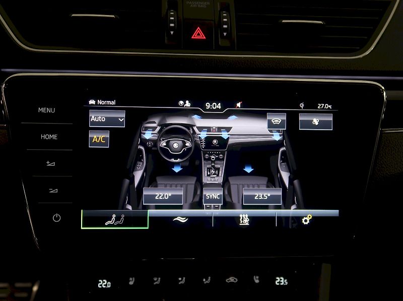 Škoda Superb (2024) LAURIN&KLEMENT 2.0TDI 147KW 4x - fotka 29 z 43