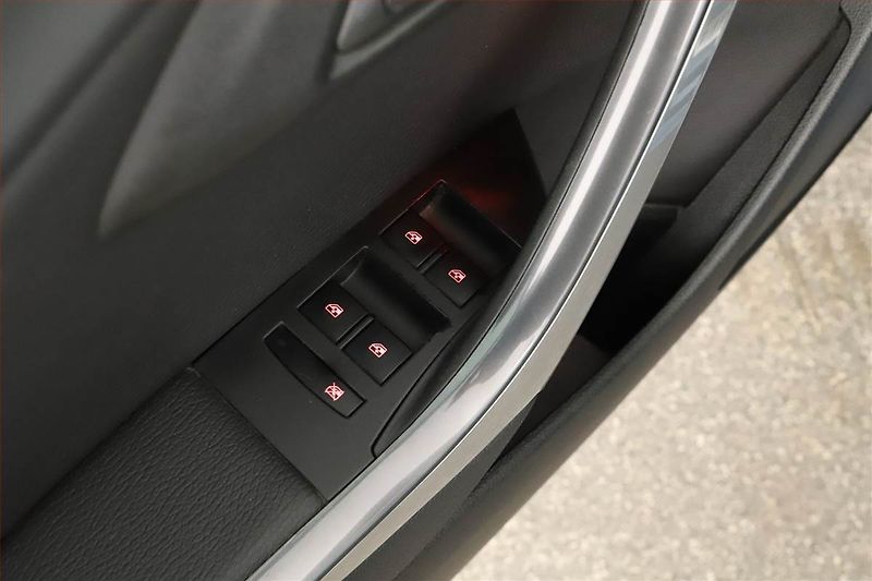 Opel Astra (2013) 1.4 T, Tempomat, Park. senzory - fotka 13 z 13