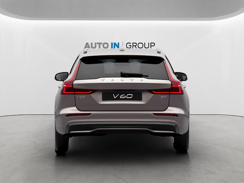 Volvo V60 (2026) Plus Dark, A/T,145kW, BLIS, ků - fotka 5 z 12