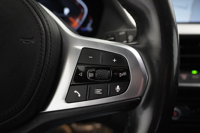 BMW Řada 1 120D 2,0 XDRIVE M-SPORT AUT. - fotka 19 z 25