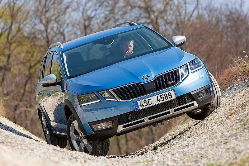 Škoda Octavia Combi RS a Škoda Octavia Scout.