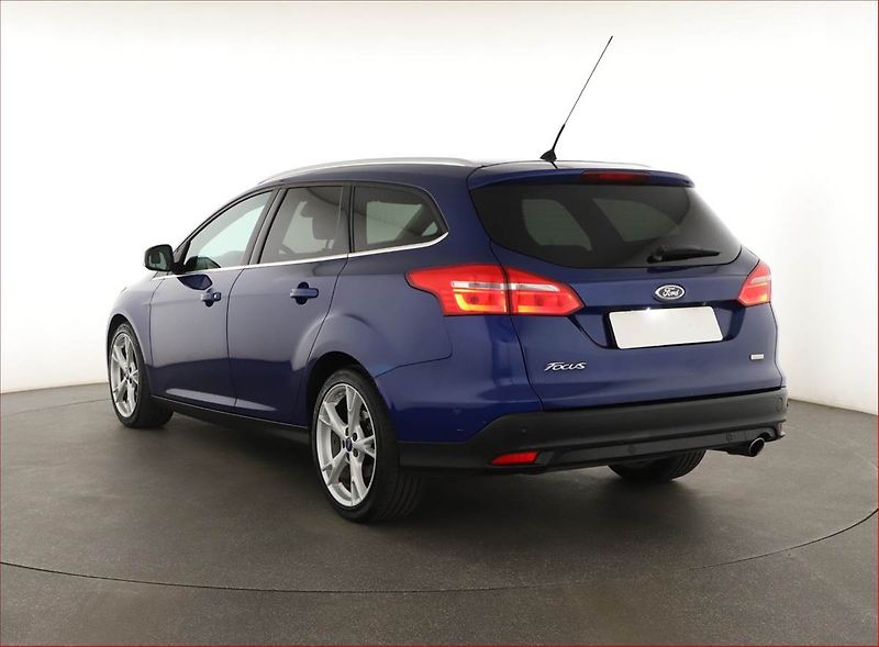 Ford Focus (2015) 1.5 EcoBoost, Xenony, Tempomat - fotka 4 z 18