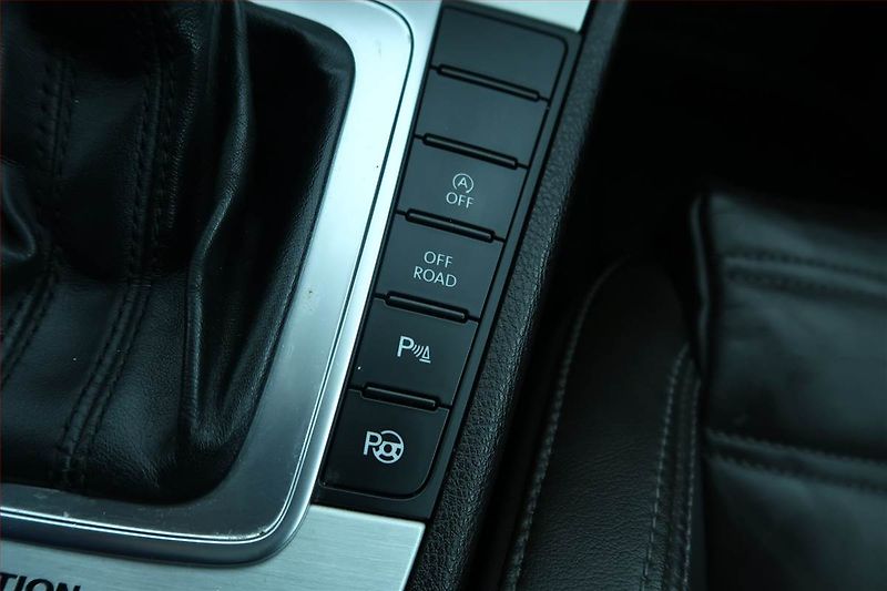Volkswagen Passat (2013) 2.0 TDI, 4X4, Automat, Navi - fotka 22 z 26