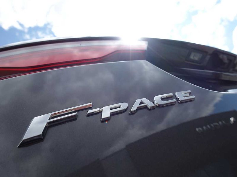 Jaguar F-Pace 2,0 R-Dynamic SE D200 4x4 - fotka 41 z 43