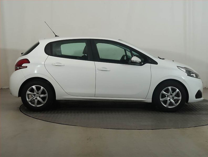 Peugeot 208 (2019) Active 1.2 PureTech - fotka 6 z 13