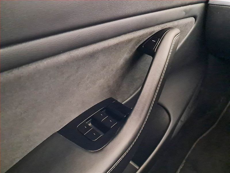 Tesla Model 3 (2020) Long Range 4WD 78kWh, SoH 87% - fotka 17 z 19