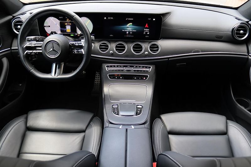 Mercedes-Benz Třídy E E 300D 4MATIC KOMBI AMG 195kW - fotka 37 z 50