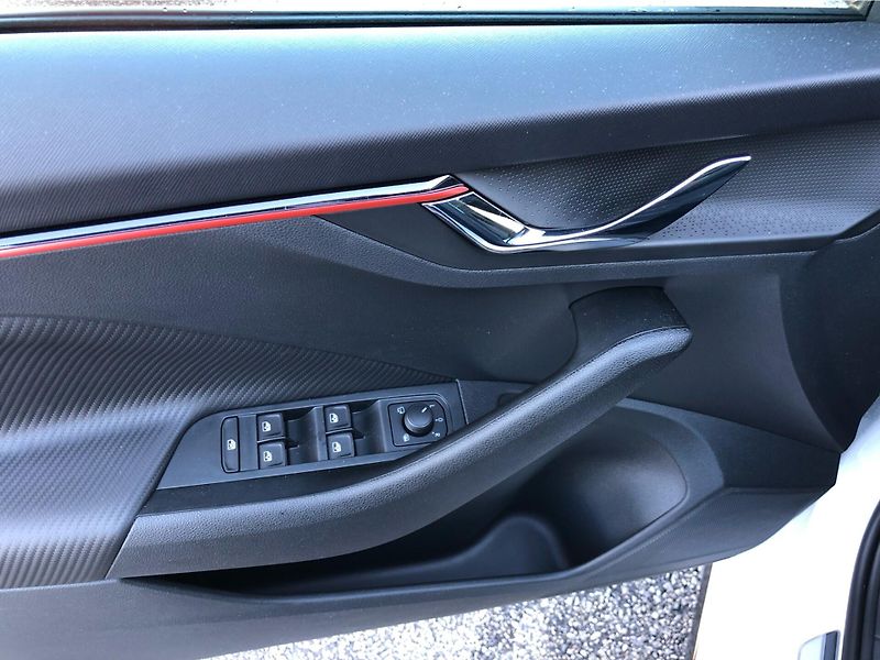 Škoda Kamiq 1,0TSI M.C.   DSG7° - fotka 15 z 30